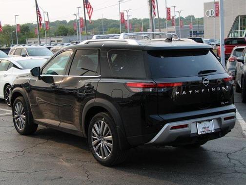 2025 Nissan Pathfinder SL 4WD