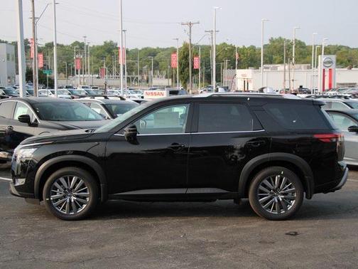 2025 Nissan Pathfinder SL 4WD