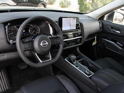2025 Nissan Pathfinder SL 4WD