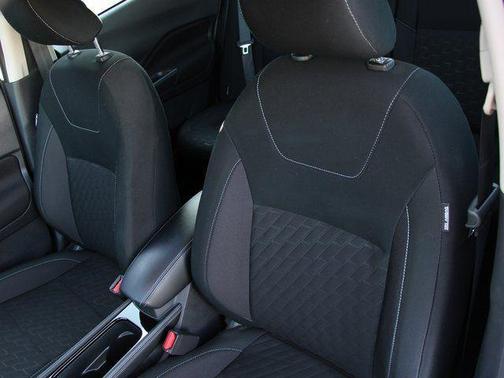 Aspen White Tricoat/Super Black 2024 Nissan Kicks SV