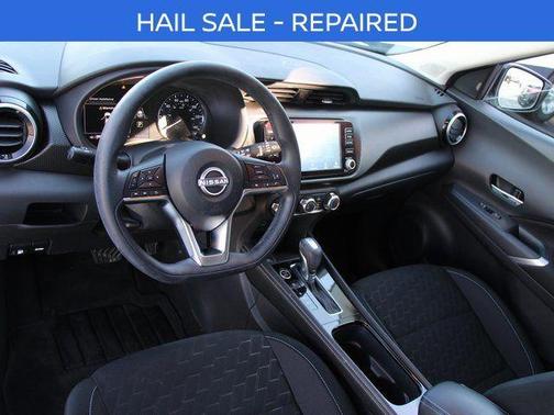 Aspen White Tricoat/Super Black 2024 Nissan Kicks SV