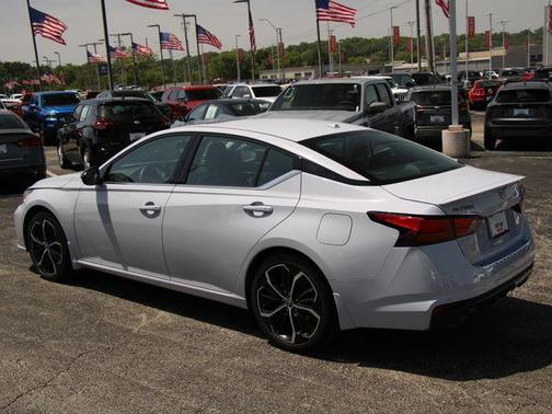 Gray Sky Pearl 2023 Nissan Altima SR FWD