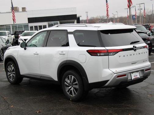 2025 Nissan Pathfinder SL 4WD