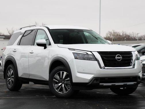 2025 Nissan Pathfinder SL 4WD