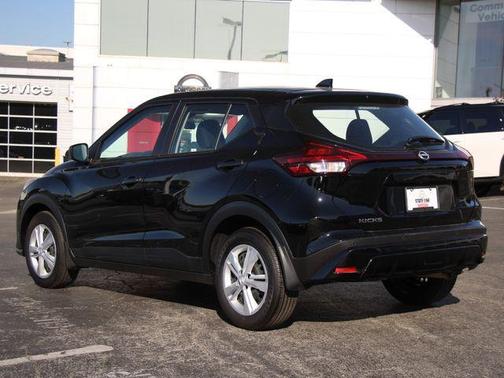 Super Black 2025 Nissan Kicks S