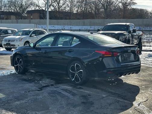 2023 Nissan Altima SR FWD