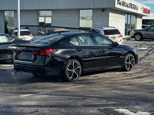 2023 Nissan Altima SR FWD