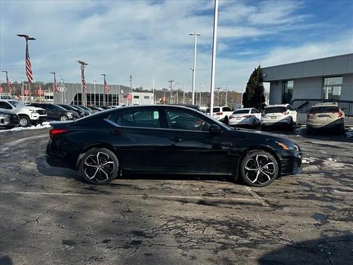 2023 Nissan Altima SR FWD