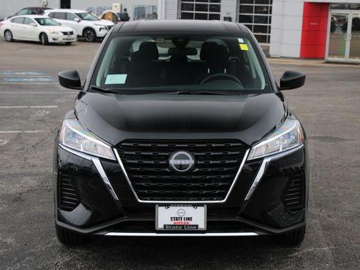 Super Black 2025 Nissan Kicks S