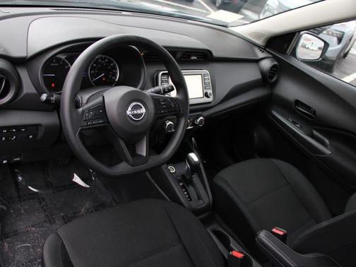 Super Black 2025 Nissan Kicks S