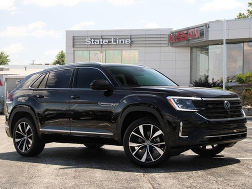 Deep Black Pearl 2025 Volkswagen Atlas Cross Sport 2.0T SEL Premium