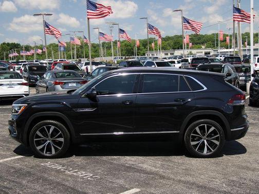 Deep Black Pearl 2025 Volkswagen Atlas Cross Sport 2.0T SEL Premium