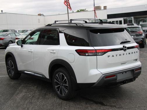 Everest White Pearl Tricoat/Super Black 2026 Nissan Pathfinder Platinum