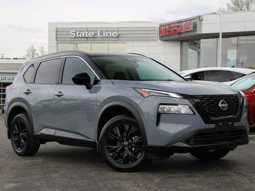 Boulder Gray Pearl/Super Black 2023 Nissan Rogue SV