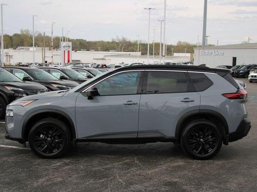 Boulder Gray Pearl/Super Black 2023 Nissan Rogue SV