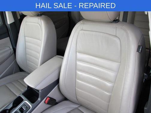 White Platinum Metallic Tri-Coat 2019 Ford Escape Titanium