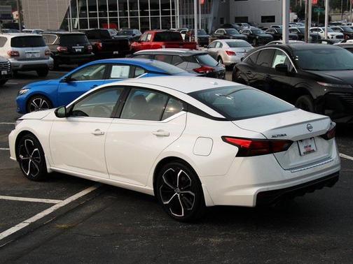 2023 Nissan Altima SR FWD