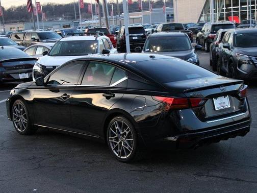 2023 Nissan Altima SR VC-Turbo FWD