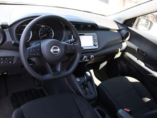 Gun Metallic 2025 Nissan Kicks S