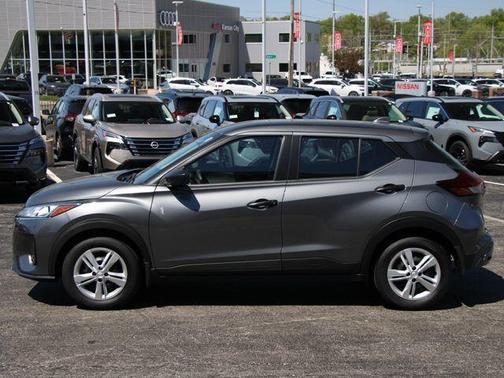 Gun Metallic 2025 Nissan Kicks S
