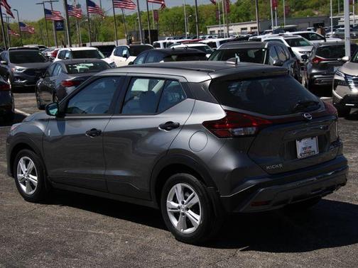 Gun Metallic 2025 Nissan Kicks S