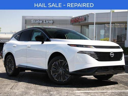 Everest White Pearl Tricoat/Super Black 2026 Nissan Murano Platinum