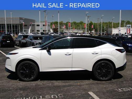 Everest White Pearl Tricoat/Super Black 2026 Nissan Murano Platinum