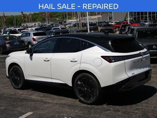 Everest White Pearl Tricoat/Super Black 2026 Nissan Murano Platinum