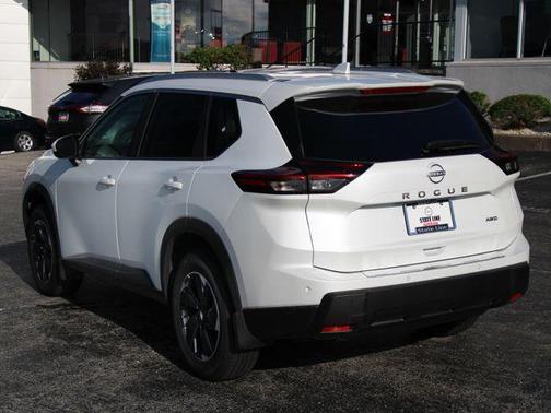 Everest White Pearl Tricoat 2026 Nissan Rogue SV