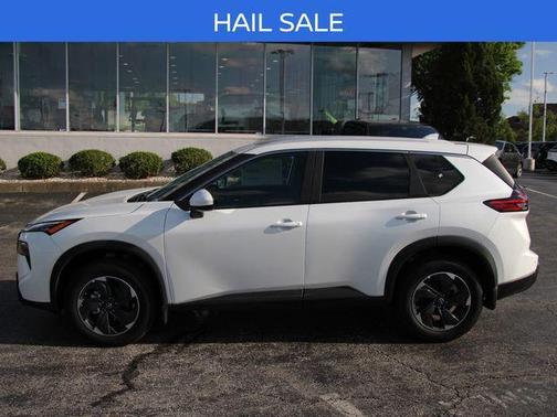 Everest White Pearl Tricoat 2026 Nissan Rogue SV