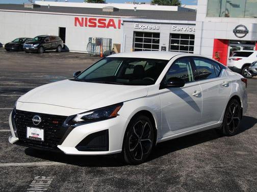 Pearl White Tricoat 2025 Nissan Altima SR FWD