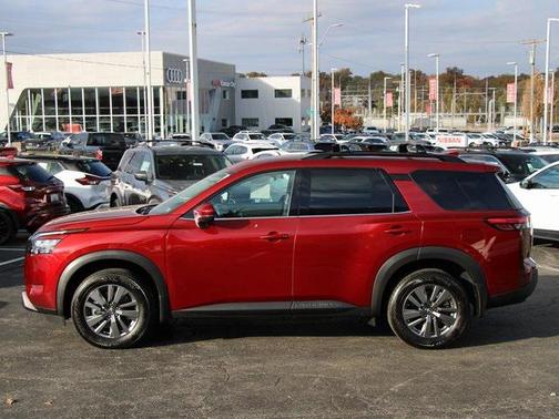 2025 Nissan Pathfinder SV 4WD