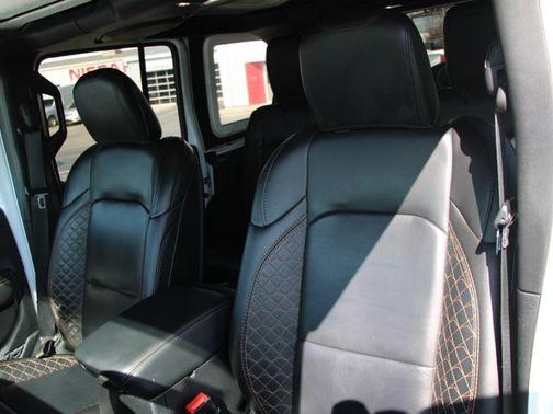 Bright White Clearcoat 2020 Jeep Wrangler Unlimited Sahara