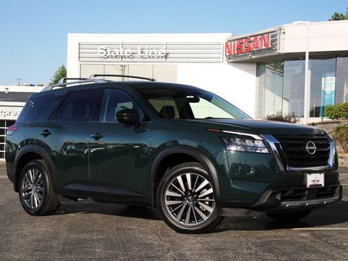 Obsidian Green Pearl 2025 Nissan Pathfinder SL 4WD