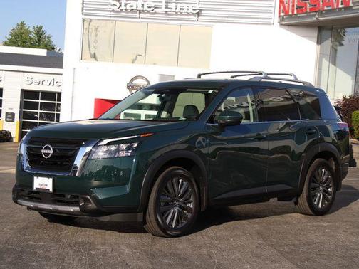 Obsidian Green Pearl 2025 Nissan Pathfinder SL 4WD