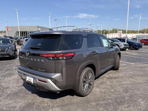 2025 Nissan Pathfinder SL 4WD