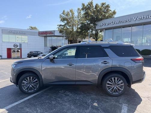 2025 Nissan Pathfinder SL 4WD
