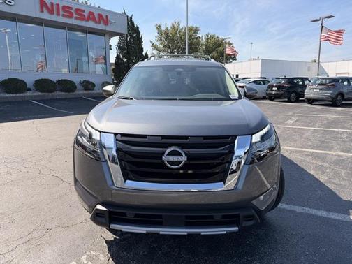 2025 Nissan Pathfinder SL 4WD