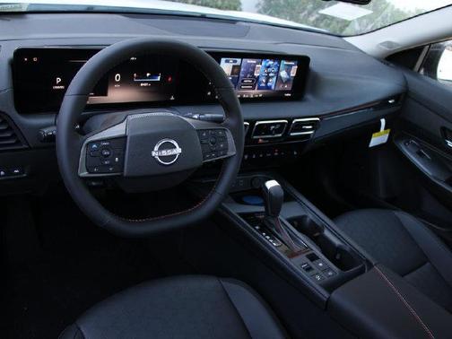 Aspen White Tricoat/Super Black 2027 Nissan Sentra SR