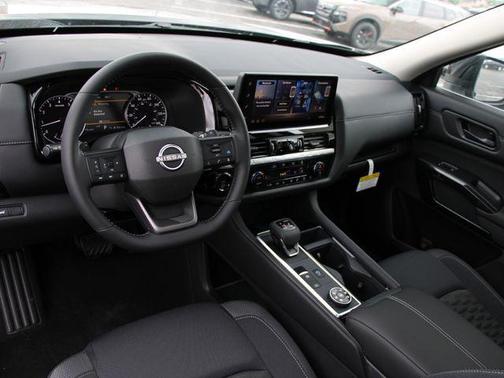 Super Black 2026 Nissan Pathfinder SV