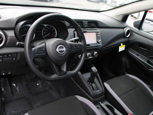 Gun Metallic 2025 Nissan Versa 1.6 S