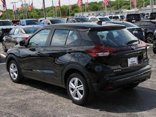 Super Black 2025 Nissan Kicks S