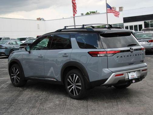 Solid Gray/Super Black 2024 Nissan Pathfinder Platinum 4WD