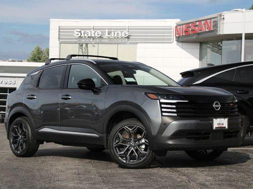 Gun Metallic/Super Black 2025 Nissan Kicks SR