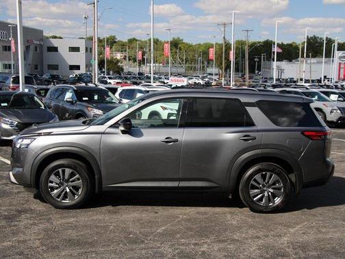 2024 Nissan Pathfinder S 4WD