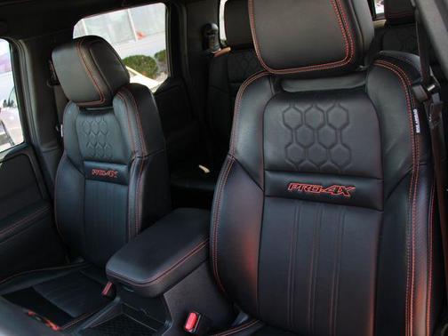 Super Black 2024 Nissan Frontier PRO-4X