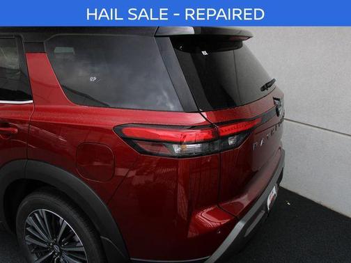 Scarlet Ember Tintcoat/Super Black 2026 Nissan Pathfinder Platinum