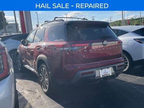 Scarlet Ember Tintcoat/Super Black 2026 Nissan Pathfinder Platinum