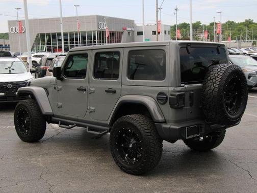 Sting-Gray Clearcoat 2018 Jeep Wrangler Unlimited Sahara