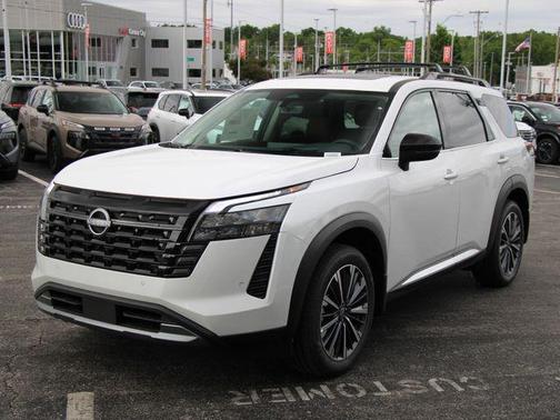 Everest White Pearl Tricoat 2026 Nissan Pathfinder Platinum